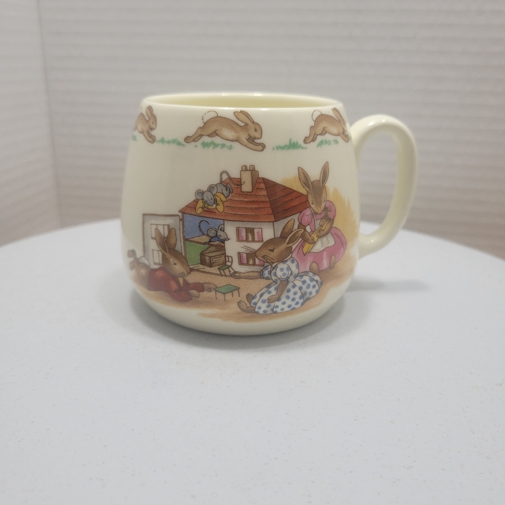 Royal Doulton Bunnykins Child's Mug "Doll's House" Pattern Coffee Tea Cup Vtg